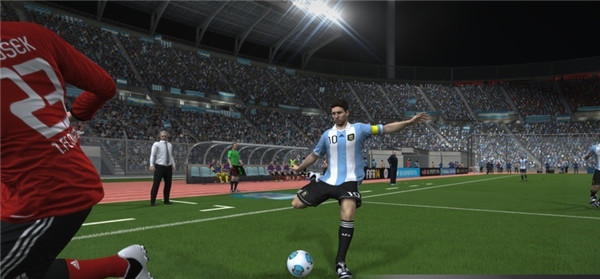 没捧起大力神杯也无妨!梅西成为《FIFA 15》封面角色 没捧起大力神杯也无妨!梅西成为FIFA 15封面角色