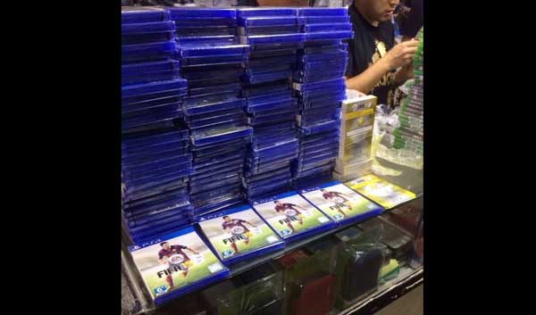 快来买买买!FIFA 15实体光盘版已现身各大商店