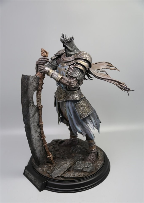 《黑暗之魂3》典藏版内容将包含金属风格薪王雕像!