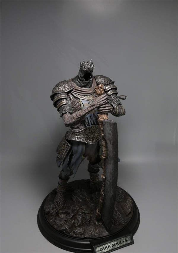 《黑暗之魂3》典藏版内容将包含金属风格薪王雕像!