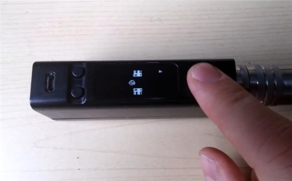 奇葩玩家在电子烟上玩《像素鸟》 神马浮云在哪里