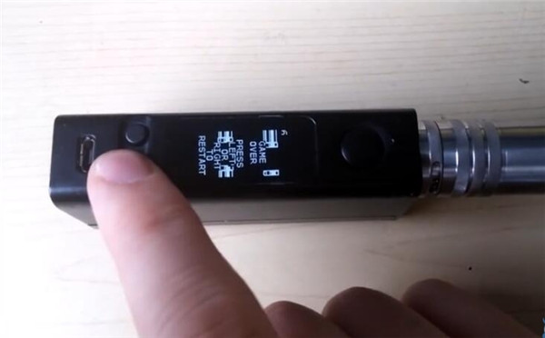 奇葩玩家在电子烟上玩《像素鸟》 神马浮云在哪里