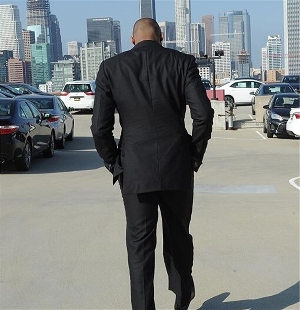 飞侠没有闲着:科比退役第一天坐私人飞机上班