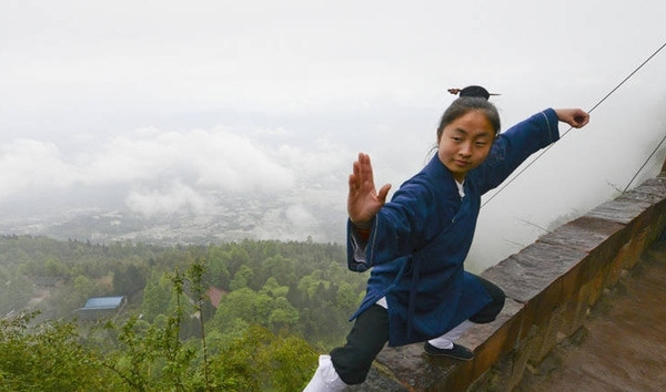 90后快意江湖:女大学生毕业出家 成全真派道长