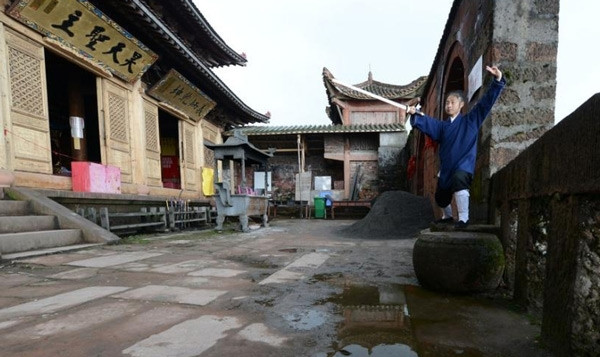 90后快意江湖:女大学生毕业出家 成全真派道长