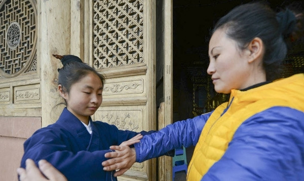 90后女大学生毕业出家 成全真派道长