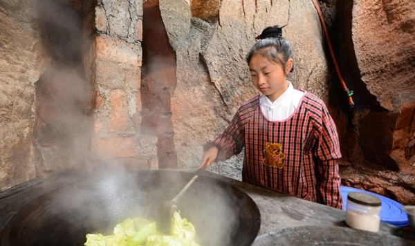 990后快意江湖:女大学生毕业出家 成全真派道长