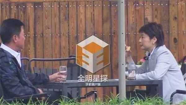 娱乐圈忒开放 如此亲密真的好么