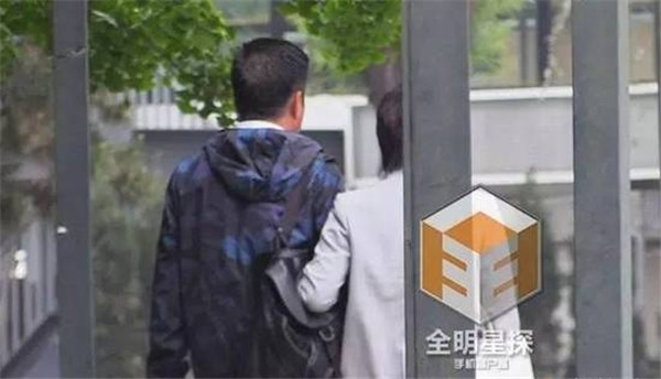 娱乐圈忒开放 如此亲密真的好么