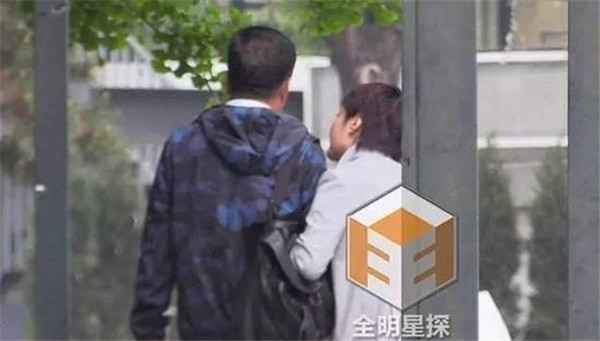 娱乐圈忒开放 如此亲密真的好么