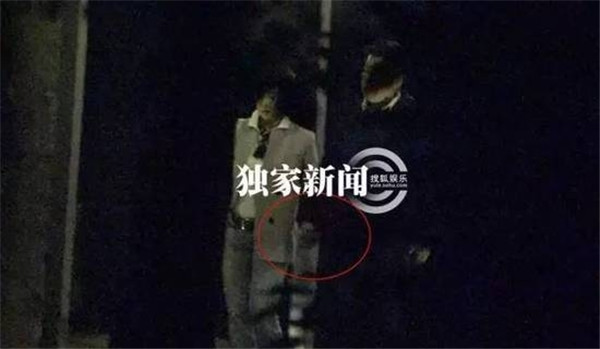 娱乐圈忒开放 如此亲密真的好么