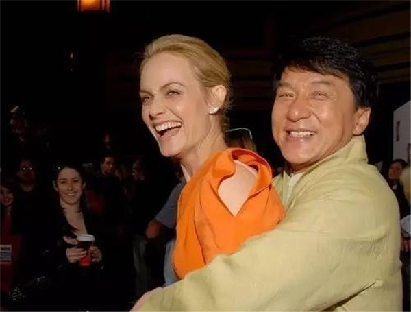 娱乐圈忒开放 如此亲密真的好么