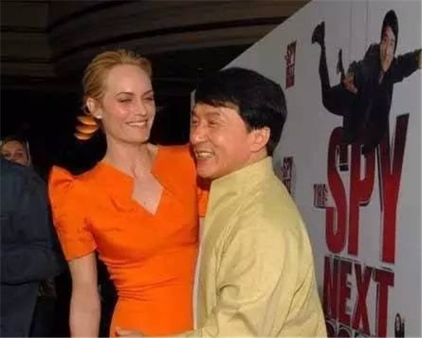 娱乐圈忒开放 如此亲密真的好么