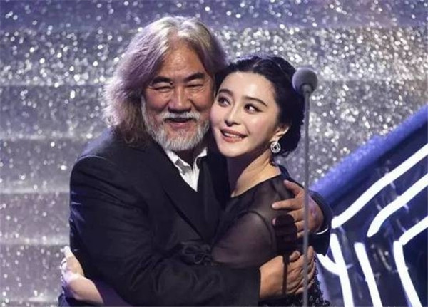 娱乐圈忒开放 如此亲密真的好么