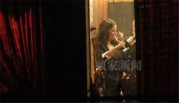 娱乐圈忒开放 如此亲密真的好么