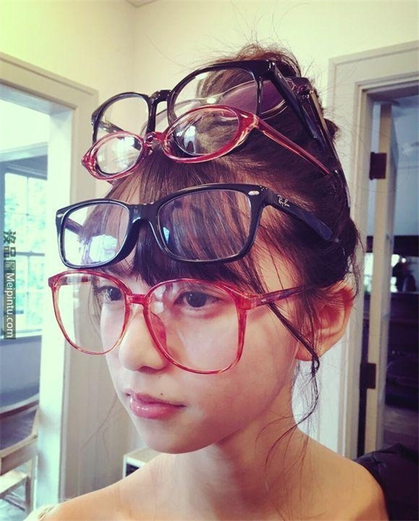 宅男三观竟毁:御姐与萝莉奇葩动作 抽动你的神经