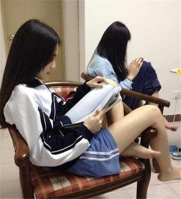 宅男三观竟毁:御姐与萝莉奇葩动作 抽动你的神经