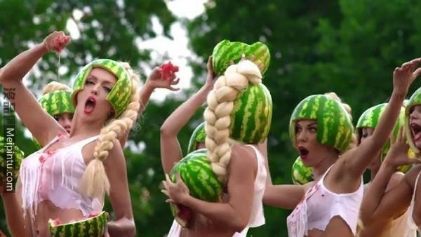 宅男三观竟毁:御姐与萝莉奇葩动作 抽动你的神经