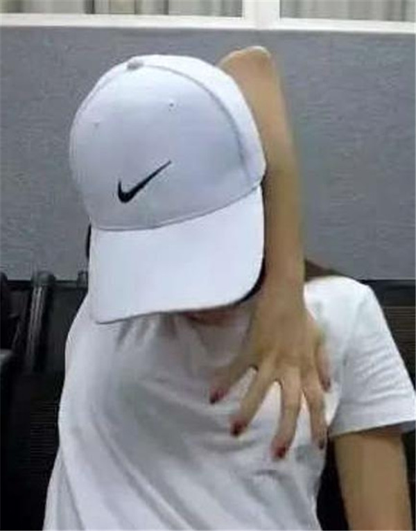 宅男三观竟毁:御姐与萝莉奇葩动作 抽动你的神经