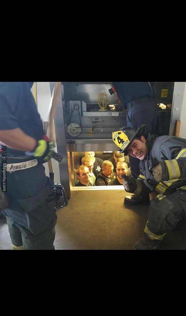 宅男三观竟毁:御姐与萝莉奇葩动作 抽动你的神经