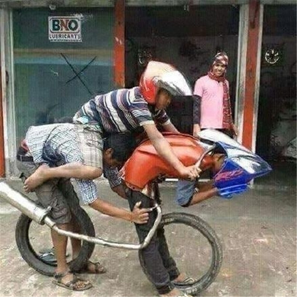 宅男三观竟毁:御姐与萝莉奇葩动作 抽动你的神经