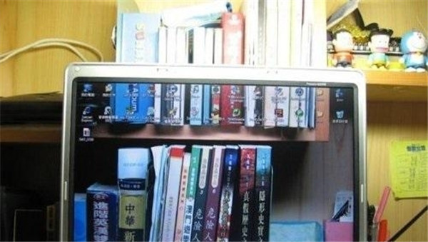 宅男三观竟毁:御姐与萝莉奇葩动作 抽动你的神经