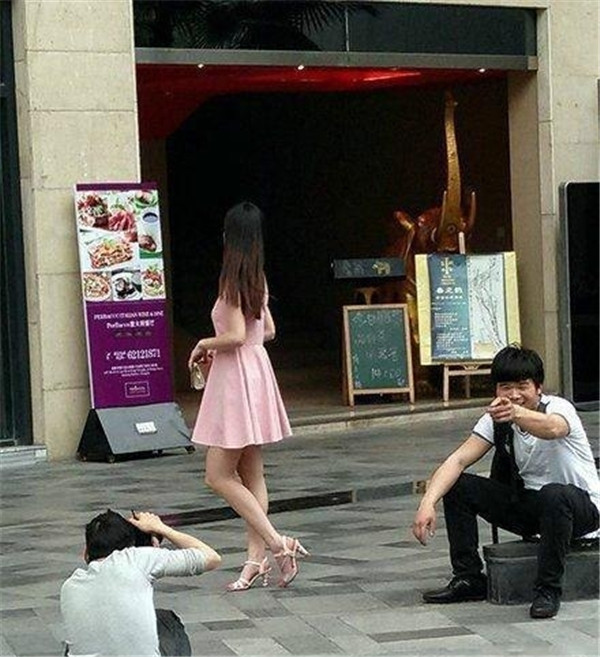 宅男三观竟毁:御姐与萝莉奇葩动作 抽动你的神经