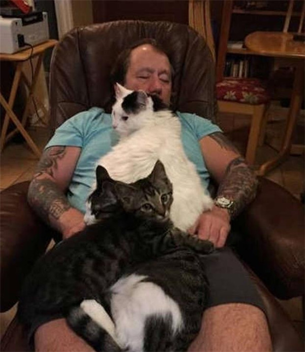 宅男三观竟毁:御姐与萝莉奇葩动作 抽动你的神经