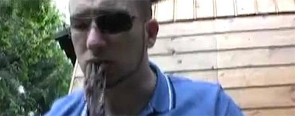 保你怀孕:法国男子直播呑1000只蚯蚓 活的活的!!