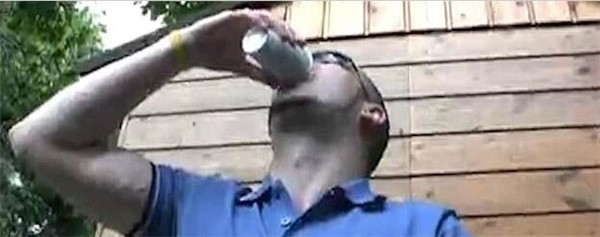 保你怀孕:法国男子直播呑1000只蚯蚓 活的活的!!