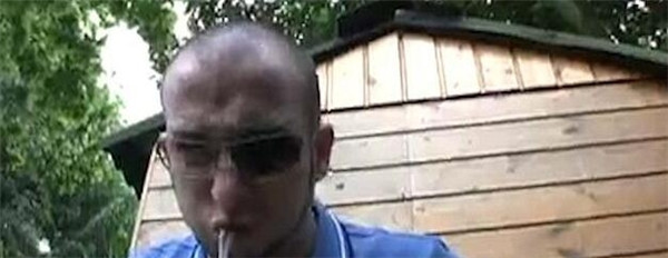 保你怀孕:法国男子直播呑1000只蚯蚓 活的活的!!