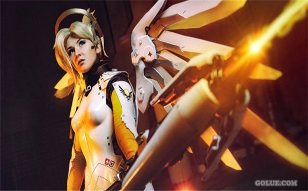 国外美女COS《守望先锋》Mercy 恶魔造型十分亮眼
