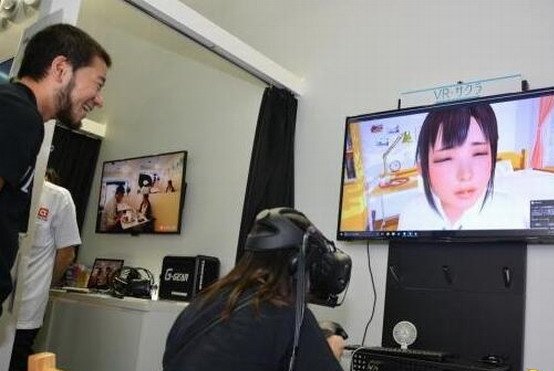 《VR女友》福利新玩法 可以闻到女孩身上香味哦!