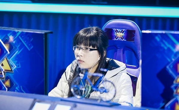 TGA《QQ飞车》冠军罗炜君夺冠 巾帼不让须眉!