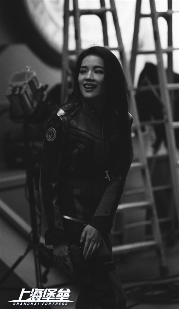 科幻战争电影《上海堡垒》杀青照公布 鹿晗舒淇主演
