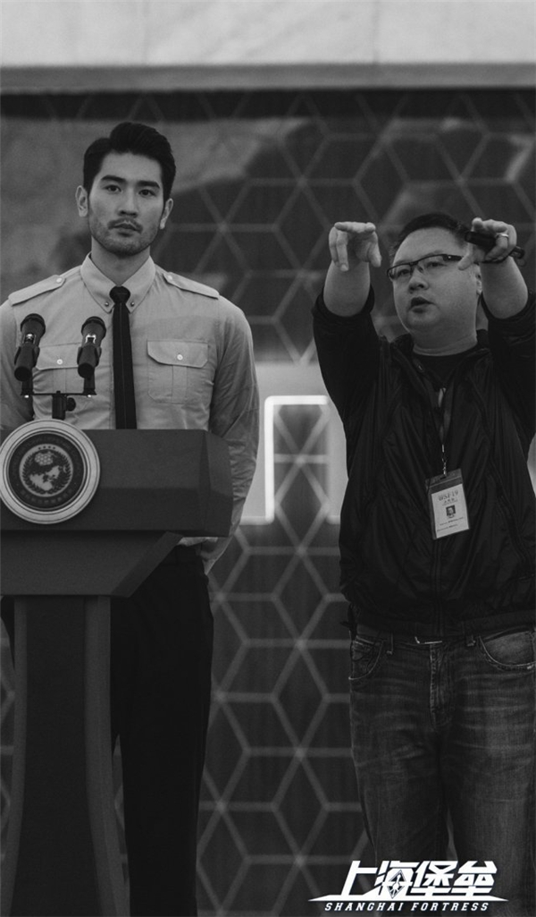 科幻战争电影《上海堡垒》杀青照公布 鹿晗舒淇主演
