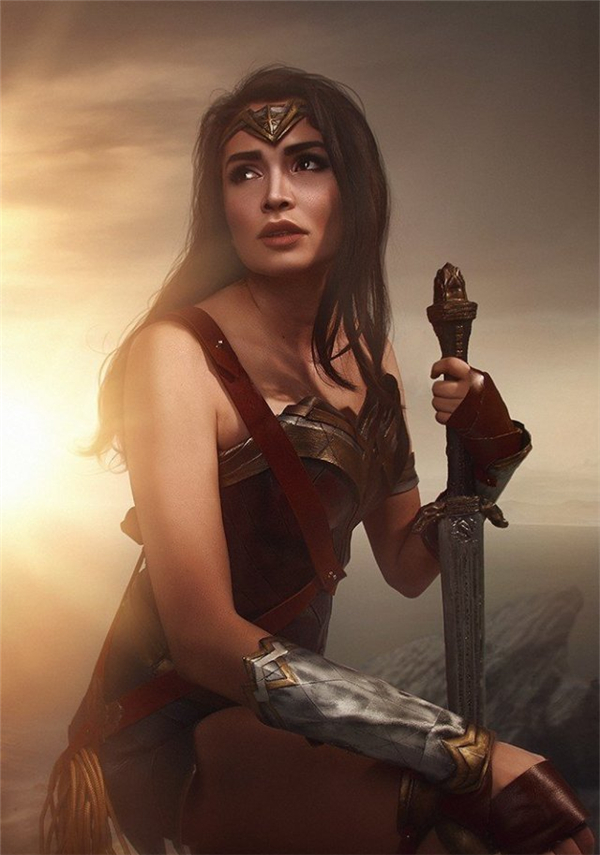 国外美女COS神奇女侠 女神和蝙蝠侠捆绑让人浮想联翩