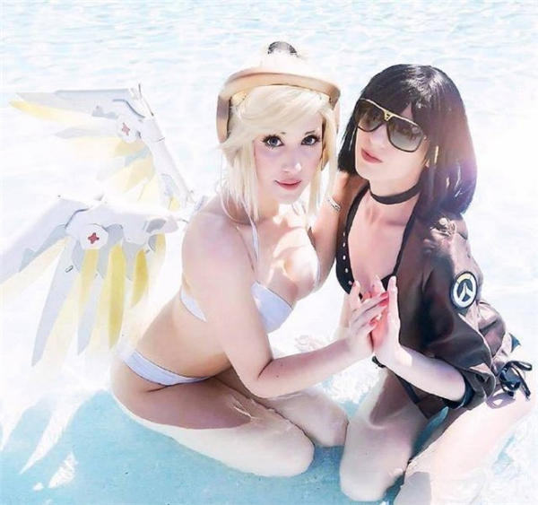 《守望先锋》泳池派对性感COS照 天使姐姐来势