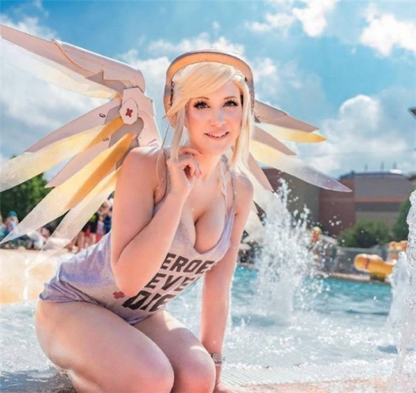 《守望先锋》泳池派对性感COS照 天使姐姐来势