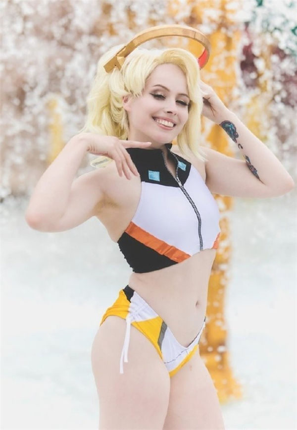 《守望先锋》泳池派对性感COS照 天使姐姐来势