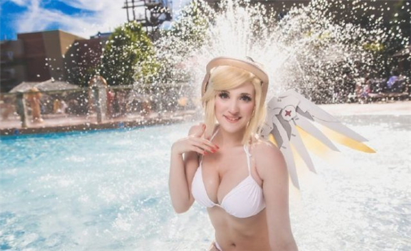 《守望先锋》泳池派对性感COS照 天使姐姐来势