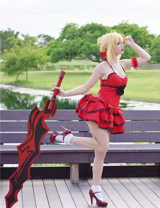 国外美女COS《守望先锋》救生员天使 紧身裤俏皮妩媚