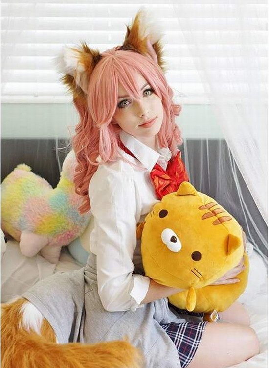 国外美女COS《守望先锋》救生员天使 紧身裤俏皮妩媚