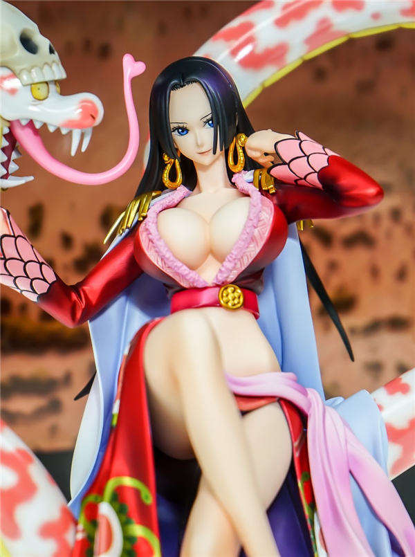 《海贼王》女帝性感手办赏 豪乳吸睛姿势撩人