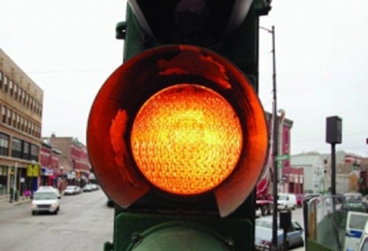 黄色信号灯发明者是中国人，师从爱迪生