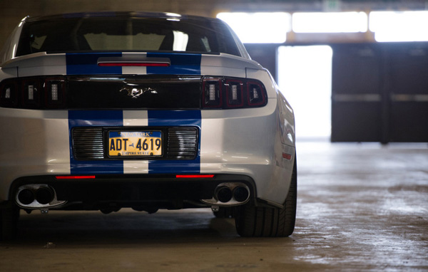 《极品飞车》电影版爆车场面高还原度 豪车云集