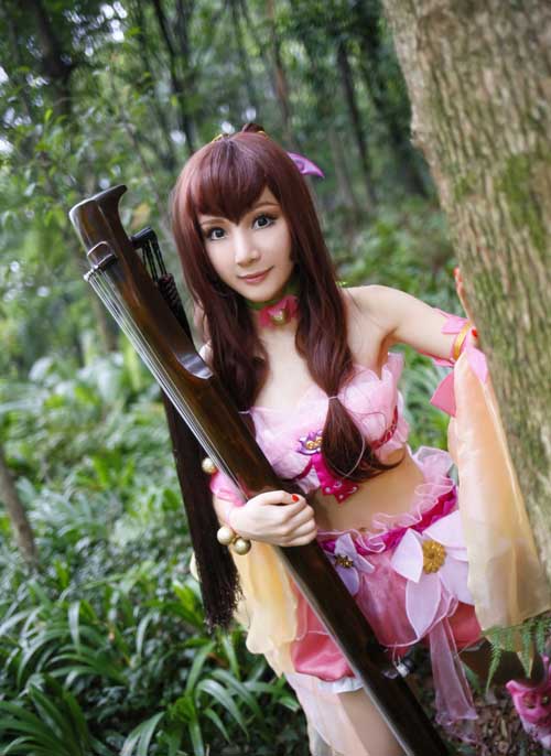 宅男们请把持住 娇柔妹子COS游戏角色