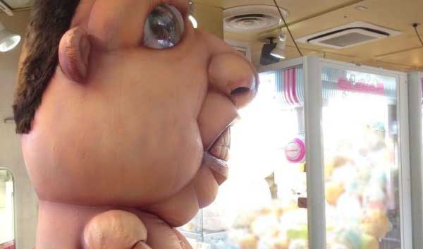 11区惊现迷你版“进击的巨人”！超猎奇外观惊悚亮相