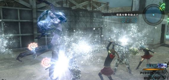 《最终幻想:零式HD》截图 妹子脚踩风火轮激战