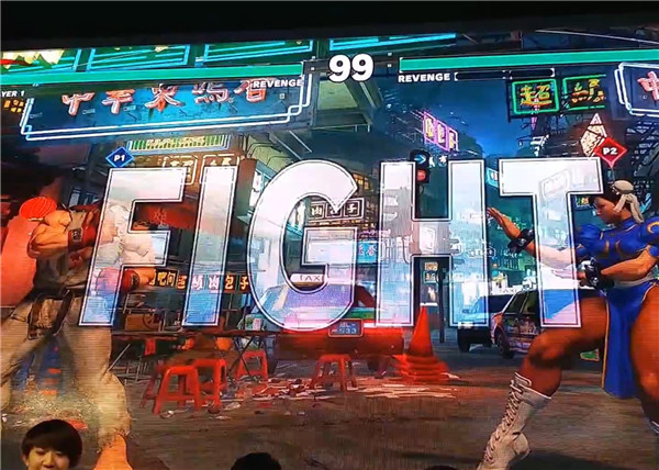 《街头霸王5》现场对决演示 春丽美腿回旋打爆全场